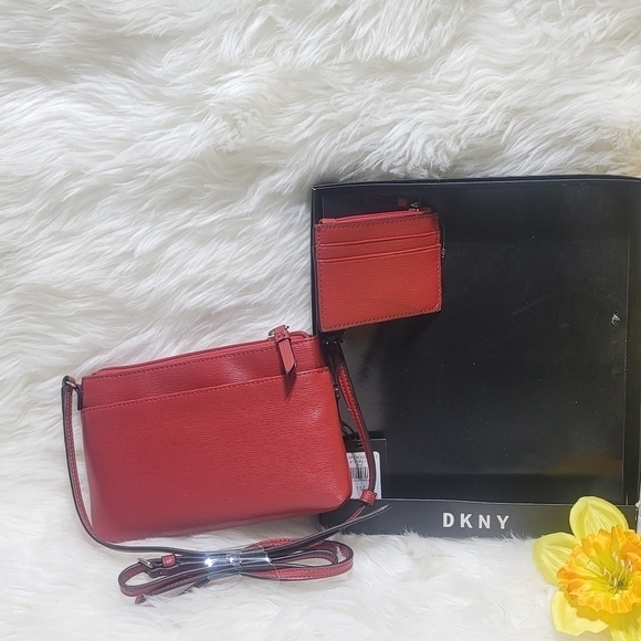 DKNY TOP ZIP AND CROSSBODY RED NEW. - Picture 3 of 8